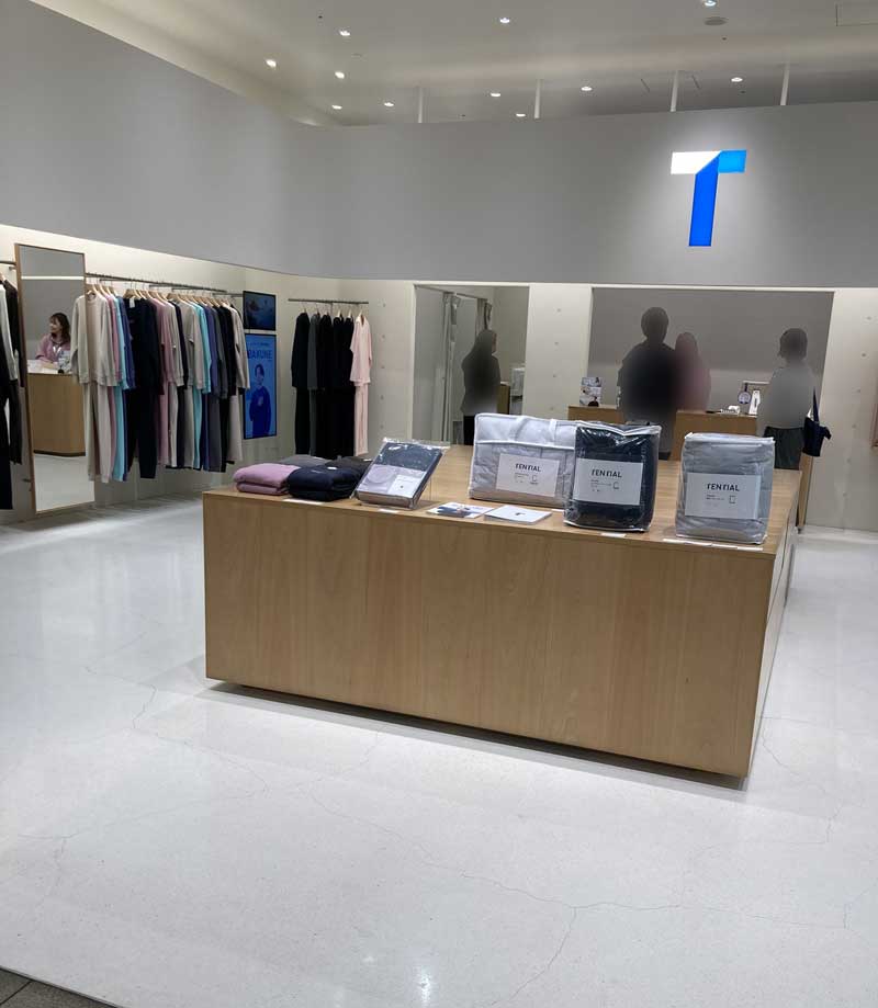 TENTIAL-横浜みなとみらいの店舗の正面からの写真_市品ぞろえが豊富で試着室もある